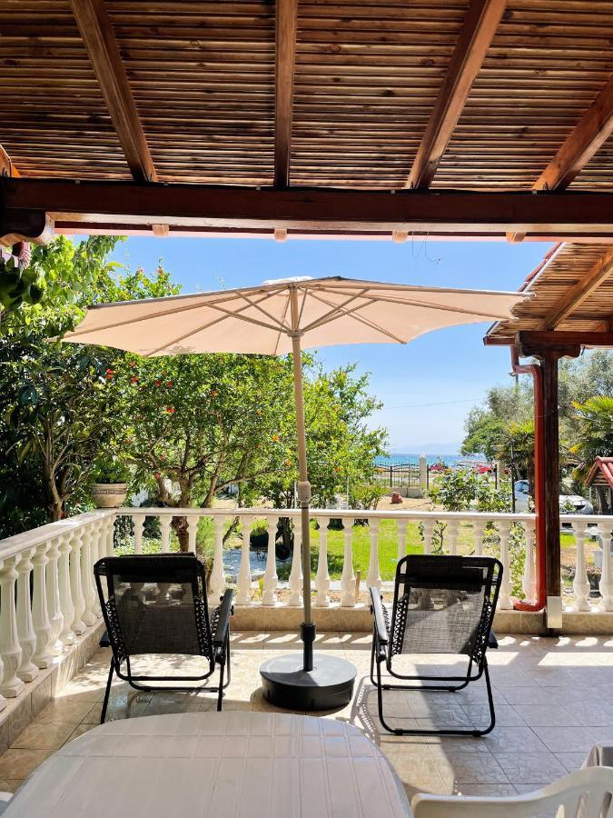 Casa Lia-Beach Front Villa Nea Kallikrateia Esterno foto