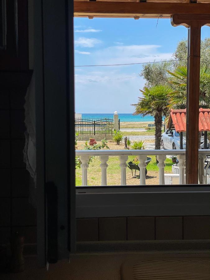 Casa Lia-Beach Front Villa Nea Kallikrateia Esterno foto