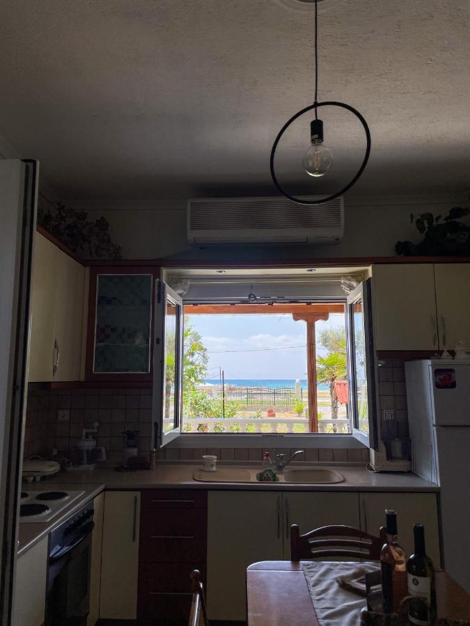 Casa Lia-Beach Front Villa Nea Kallikrateia Esterno foto